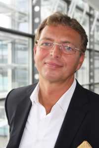 Professor Dr. Christoph Beck hält Vortrag zum Thema Employer Branding als Führungsaufgabe