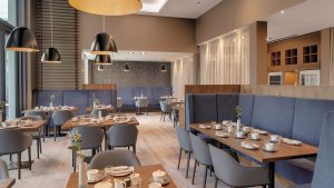 BAUSCHER_Referenz_Hotel Stadt Lörrach_Restaurant Hebel_Frühstück_Farbkonzept 2