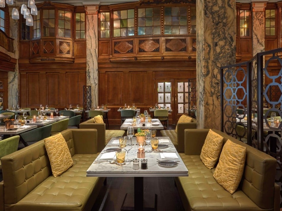 Das „Stadt Restaurant“ im Reichshof Hamburg öffnet wieder für Einheimische seine Türen für einen abwechslungsreichen Lunch oder ein unvergessliches Dinner im Herzen der City.