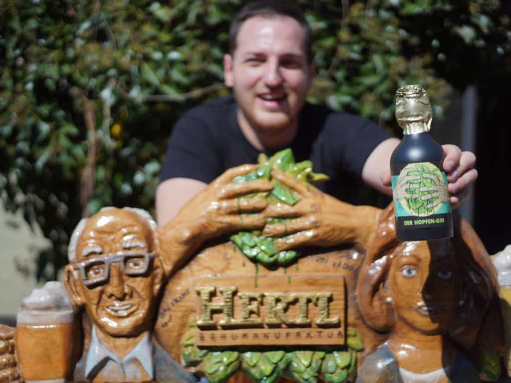 David Hertl, Braumeister mit Leib und Seele in der kleinsten und verrücktesten Brauerei Frankens. Sein Spezialgebiet sind aromaintensive Geschmacksgranaten, die Bierkenner und -laien gleichermaßen faszinieren.