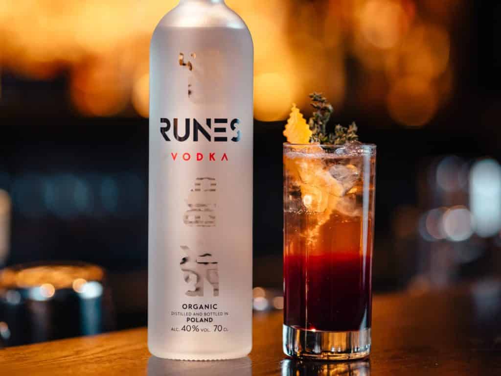 Hinter RUNES Vodka steht ein siebenköpfiges Team aus Unternehmern, Gastronomen, Ingenieuren und Betriebswirtschaftlern.