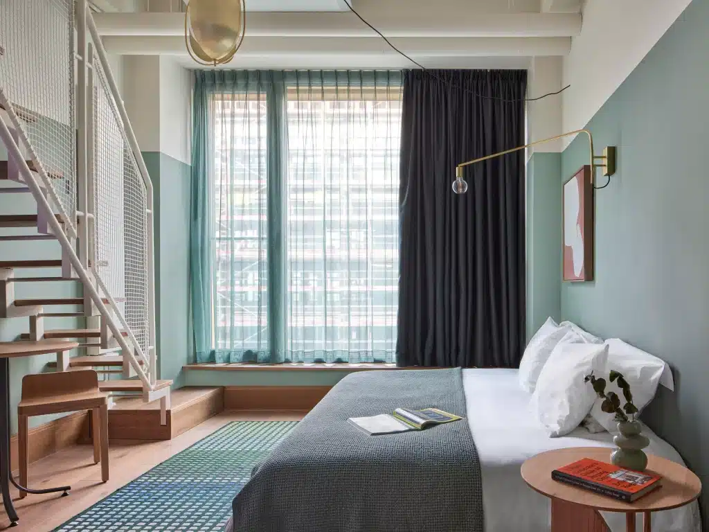 Das in Sendling, München im Juli 2022 neu eröffnete Aparthotel WunderLocke, der wegweisenden Lifestyle - Marke Locke, hat seine Dachsuiten im siebten Stock und beeindruckenden Penthouse-Suiten enthüllt. © WunderLocke