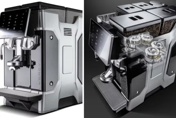 Nachdem Coffema auf der Internorga 2022 mit der automatisierten KNEXT Plug & Play Barista Bar mit Latte Art-Roboter für Furore sorgte, ist die digitale Innovation in diesem Jahr klein genug für jede Tasche. © Deutschmann Kommunikation