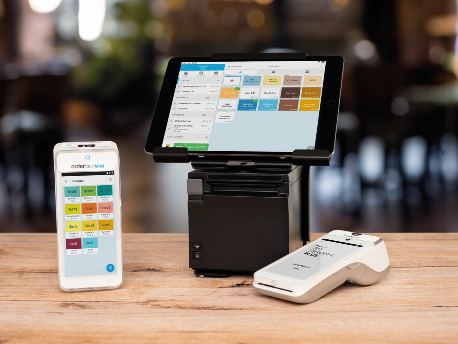 Das orderbird MINI wurde als mobiles All-in-One-Kassensystem mit zertifizierter TSE, Bondrucker, Kartenleser und Barcode-Scanner entwickelt und auf die Bedürfnisse kleiner Unternehmen zugeschnitten. ©orderbird