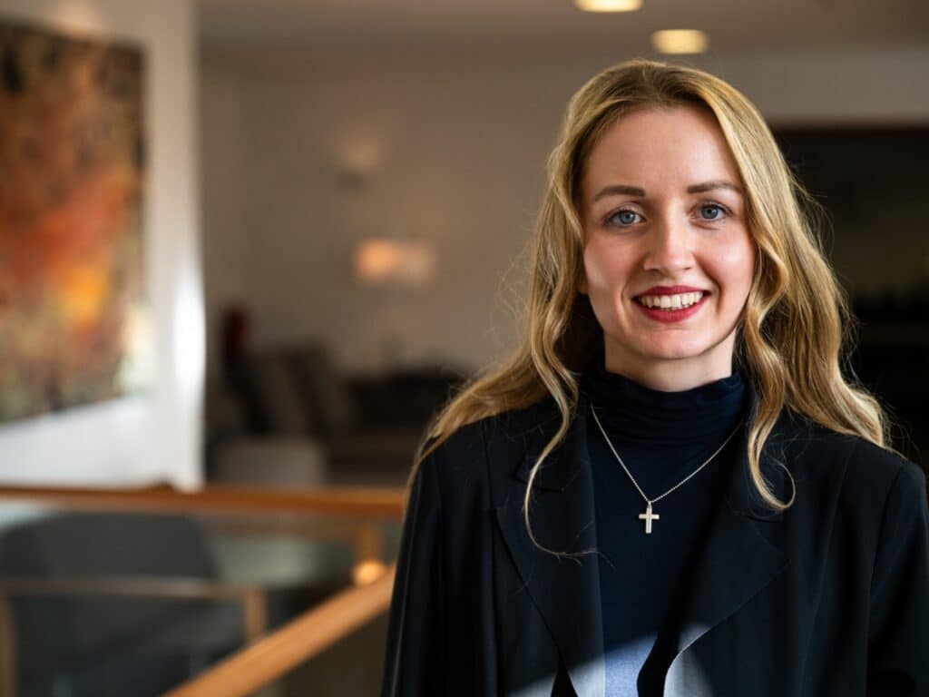 Julia Schäfer (27) übernimmt die Position als Spa-Managerin im kürzlich mit fünf Sternen ausgezeichneten Neumühle Resort & SPA. ©_Tobias_Hertle