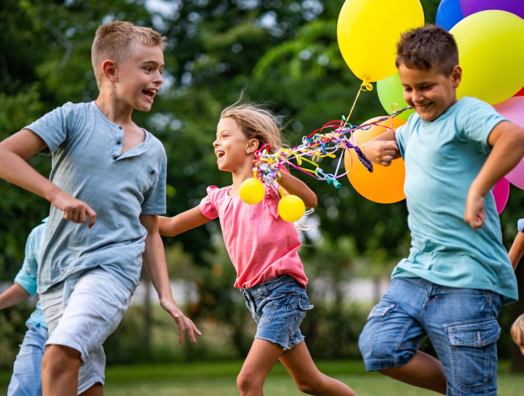 Zum Internationalen Kindertag am 1. Juni 2025 lädt das Seehotel Frankenhorst ab 12:00 Uhr zu einem fröhlichen Fest für die ganze Familie ein. © Henin-Kommunikation-StockPlanets