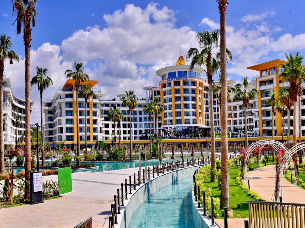 Wyndham Hotels & Resorts, der weltweit größte Hotel-Franchisegeber mit rund 9.300 Hotels in über 95 Ländern, gibt die Eröffnung seines neuesten Fünf-Sterne-Resorts bekannt: Wyndham Alanya. ©EMEA-Communications-Wyndham