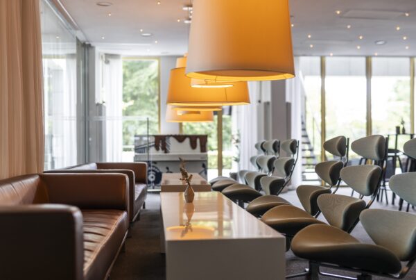 Wyndham Hotels & Resorts hat das neu renovierte Comwell Hvide Hus Aalborg, Dolce by Wyndham, eröffnet – ein 16-stöckiges Wahrzeichen mit Blick auf den historischen Kildeparken im dänischen Aalborg. ©Wyndham-Hotels-Resorts