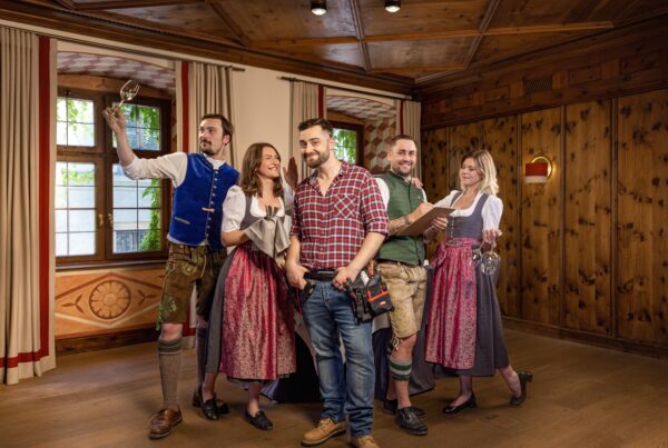 „Unverwechselbar, lebendig, münchnerisch, echt, traditionsbewusst“ – so lautet die Kurzfassung des Leitbildes der Platzl Hotels, das jetzt zusammen mit den Mitarbeitenden weiterentwickelt wurde. © Platzl-Hotels