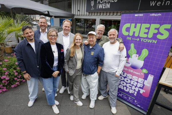 Heute fand im „Pommes & Wein“ von Betreiber und Sommelier Toni Askitis die offizielle Pressekonferenz zum Gastro-Festival „Chefs in Town“ statt. © Chefsintown-Metro