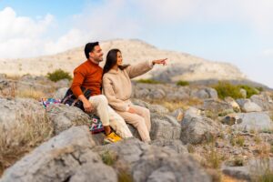 Couple on Jebel Jais Mountain©RAKTDA