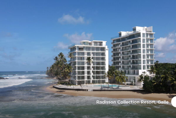 Radisson Collection Resort Galle – Außenansicht am Strand