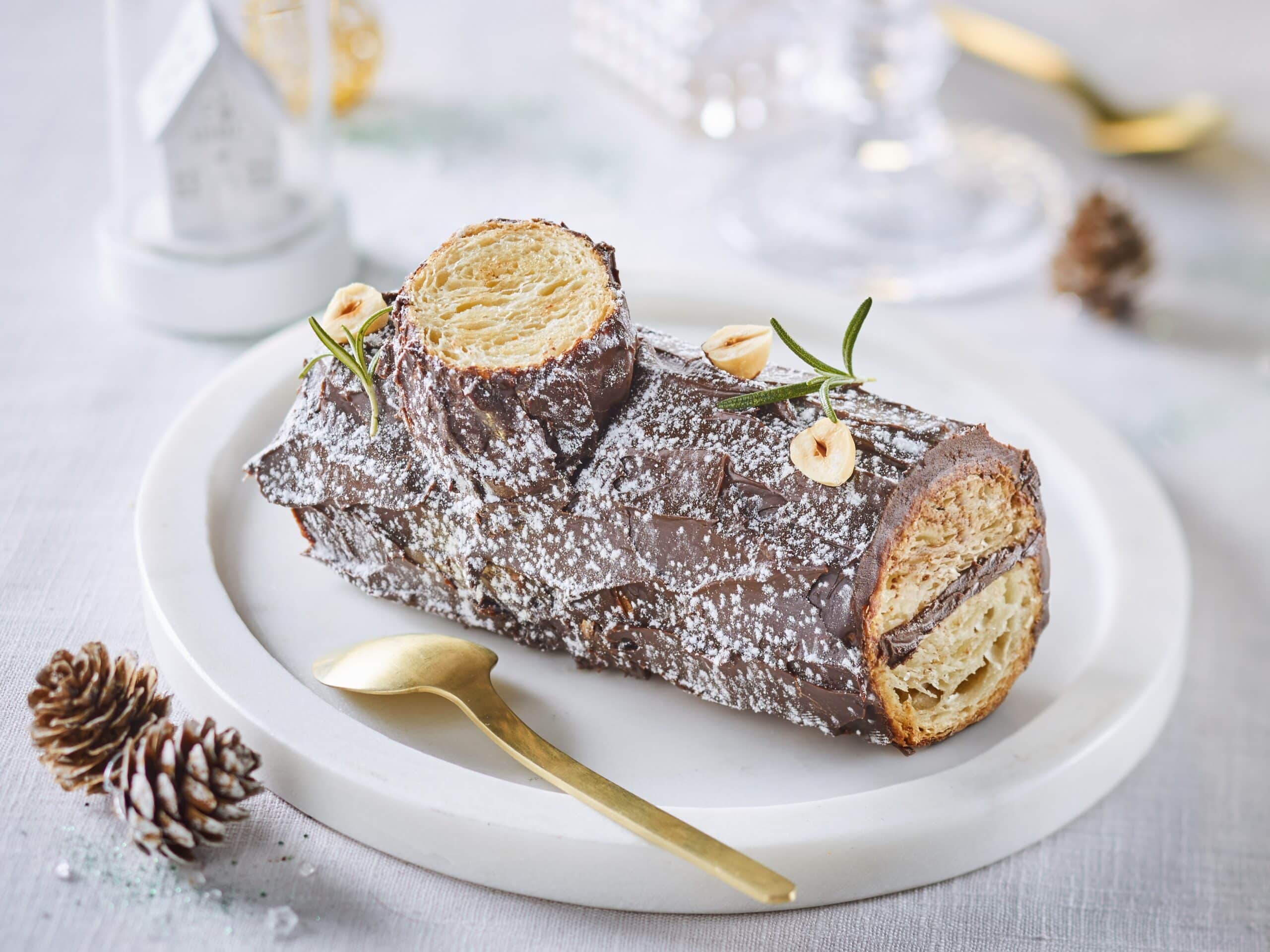 Wenn der Duft von Zimt, Vanille und frisch gebackenen Leckereien in der Luft liegt, ist Weihnachten nicht mehr weit – und BRIDOR, einer der führenden Hersteller französischer Premium-Tiefkühlbackwaren, bringt genau diesen Zauber auf die Festtagstafel des Außer-Haus-Marktes. © BRIDOR