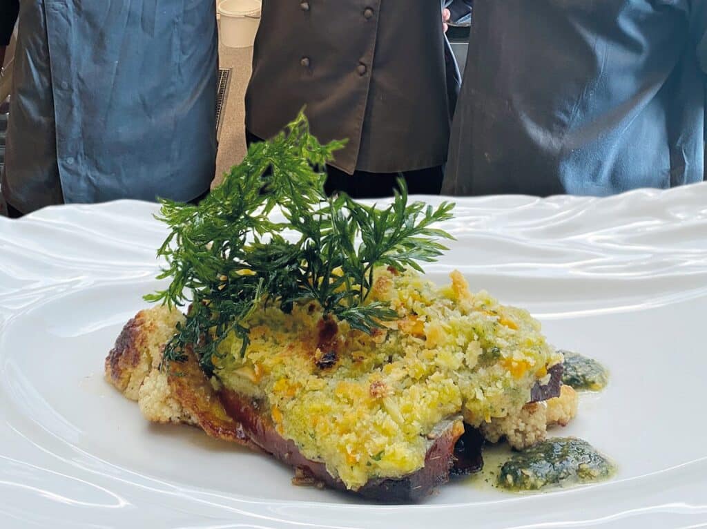 Einmal um die Welt hat Friesenkrone den Matjes geschickt – mit bundesweitem Erfolg: Die Kampagne „Matjes around the world“ präsentierte Matjes 2025 als Multikulti-Talent, mit dem Gastgeber ihre Speisekarten mit frischem Heringsfang bereichern konnten. © Friesenkrone