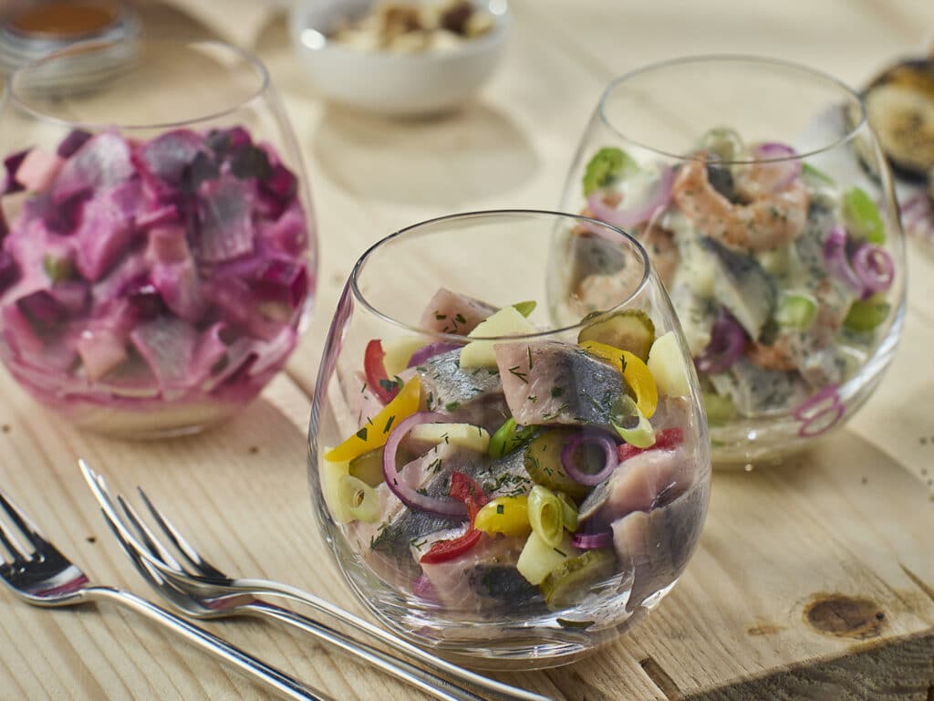 Die Küstensalate von Friesenkrone wurden jetzt mit dem Seafood Star 2026 als bestes Fischprodukt in der Kategorie Feinkost geehrt. © Friesenkrone