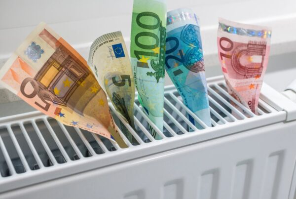 Energieeffizienz zahlt sich doppelt aus: durch sinkende Betriebskosten und staatliche Förderung. Immer mehr Unternehmen nutzen die Bundesförderung für effiziente Gebäude (BEG), um in nachhaltige Energiemaßnahmen zu investieren. © Betterspace