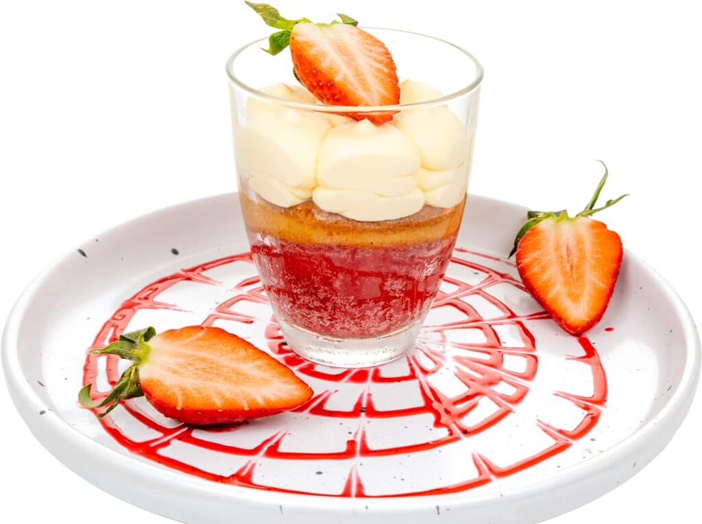 Genau hier knüpft die Dolce GmbH mit ihrer Marke Alba Desserts an und bringt eine saisonale Dessertlinie auf den Markt, die den Sommer nicht nur geschmacklich einfängt, sondern auch den Arbeitsalltag professioneller Küchen spürbar erleichtert. © Dolce-GmbH