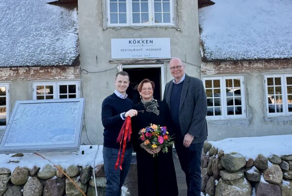 Die „Gourmetinsel“ Sylt wird um eine neue gastronomische Attraktion reicher. Nach einjähriger Bauzeit eröffnet das hoteleigene Restaurant „KÖKKEN . © KOeKKEN