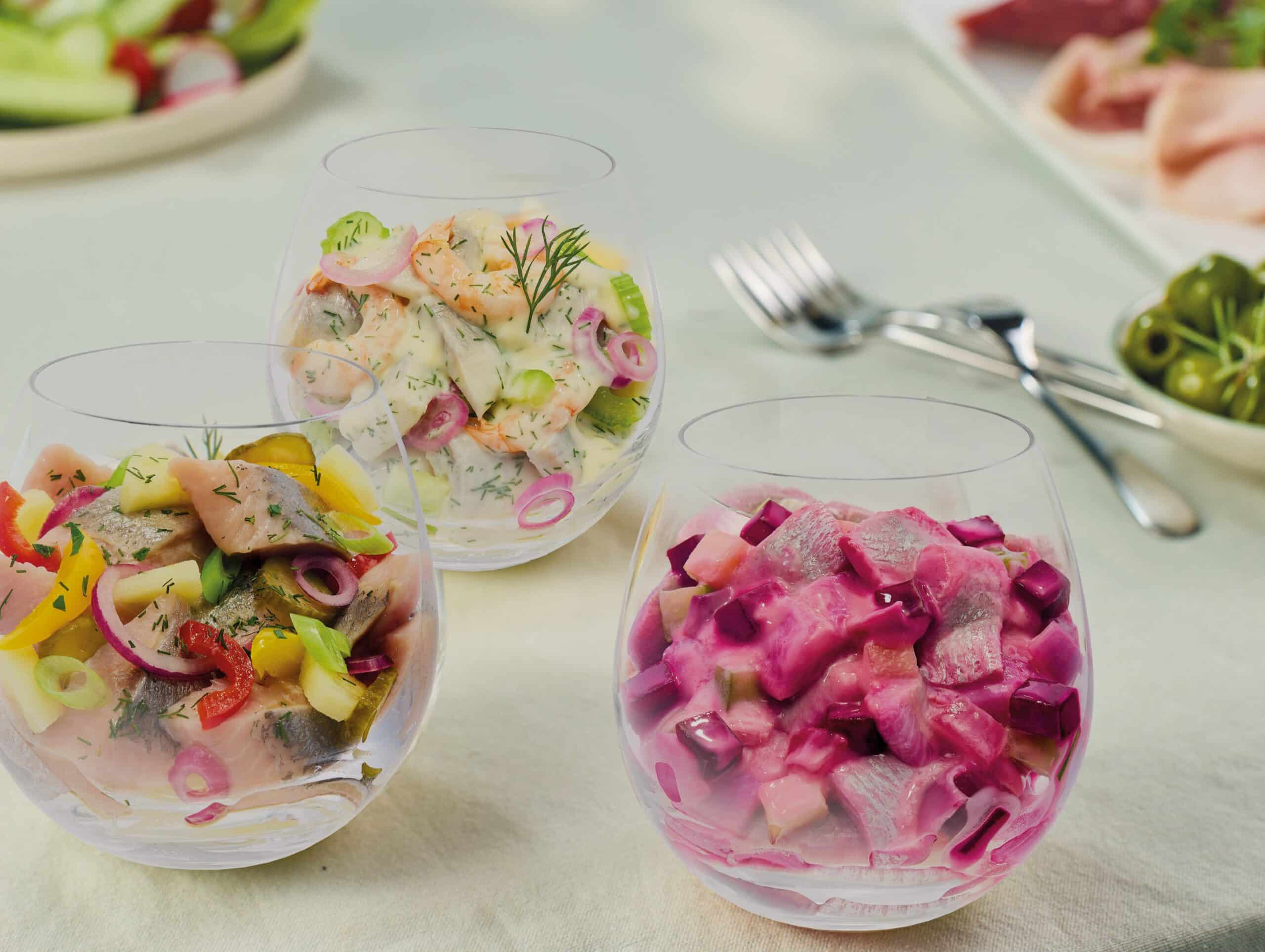 Innovativ, leicht und modern statt mächtig und gewöhnlich - mit den überarbeiteten Rezepturen der Küstensalate erfindet Friesenkrone den Fischsalat neu. © Friesenkrone-Feinkost