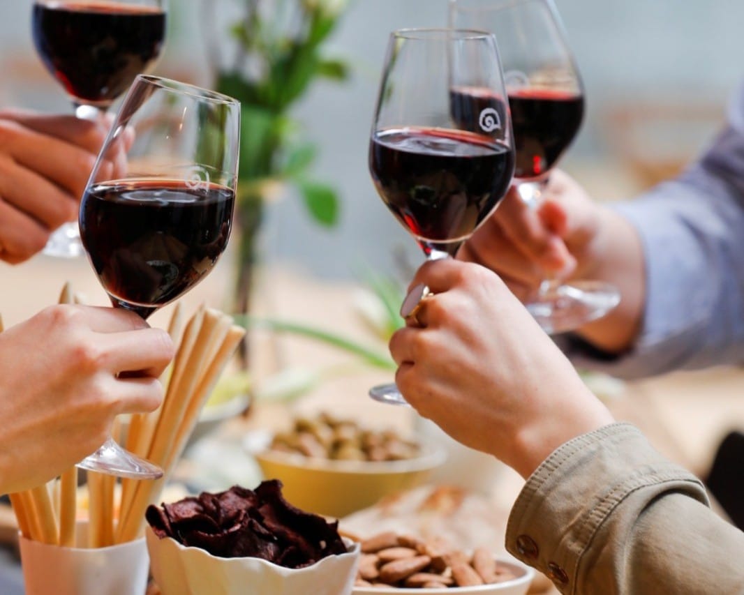 Chillable Reds: Warum gekühlte Rotweine der Sommertrend sind